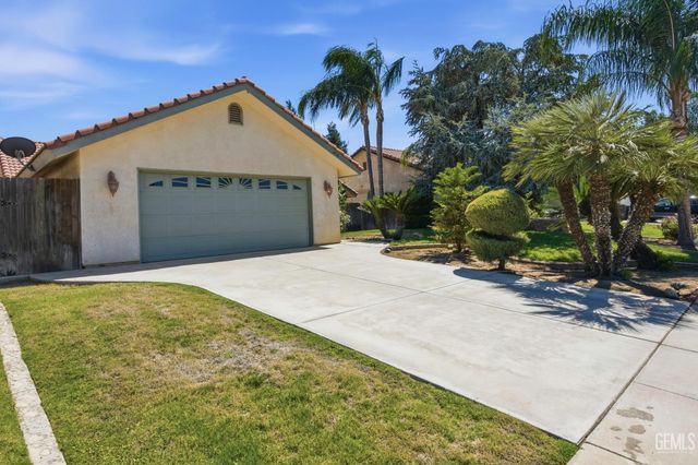 6347 New Dawn Court, Bakersfield, CA 93308