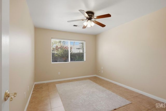 6347 New Dawn Court, Bakersfield, CA 93308