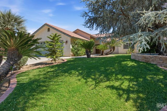 6347 New Dawn Court, Bakersfield, CA 93308