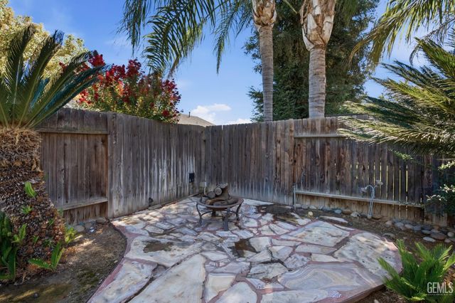 6347 New Dawn Court, Bakersfield, CA 93308