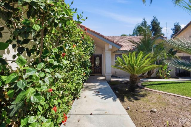 6347 New Dawn Court, Bakersfield, CA 93308