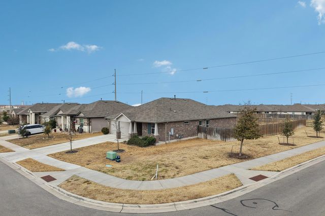 1001 Pembroke CT, Hutto, TX 78634