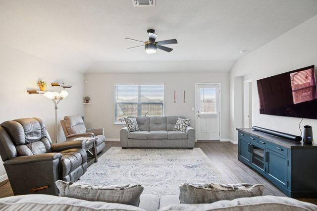 1001 Pembroke CT, Hutto, TX 78634