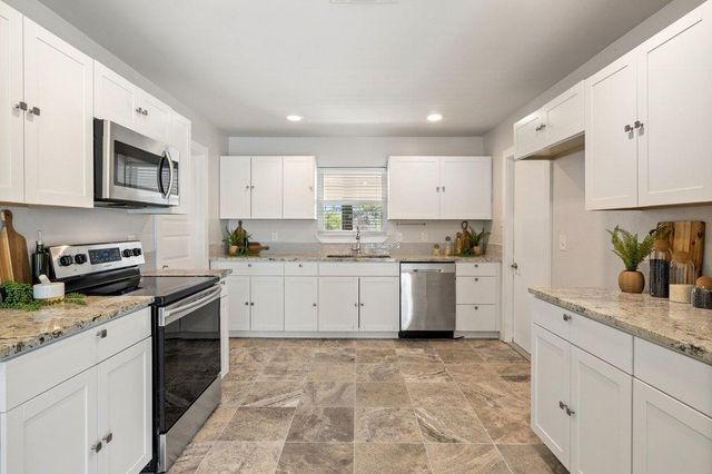 60 Augusta DR, Wimberley, TX 78676