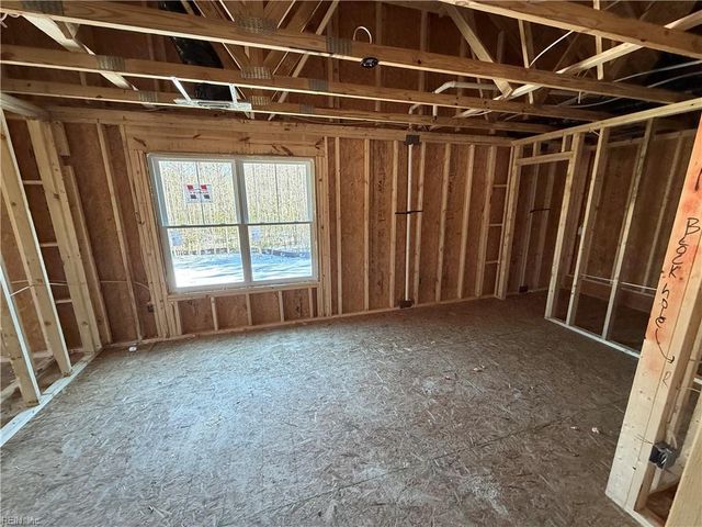 27 East West PW, Gloucester, VA 23061