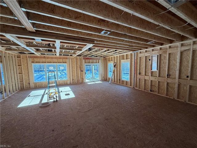 27 East West PW, Gloucester, VA 23061