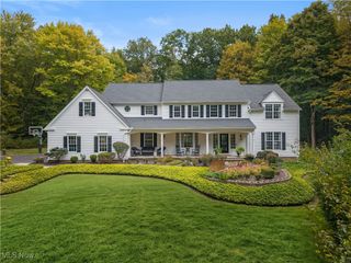 8699 Chase Drive, Chagrin Falls, OH 44023