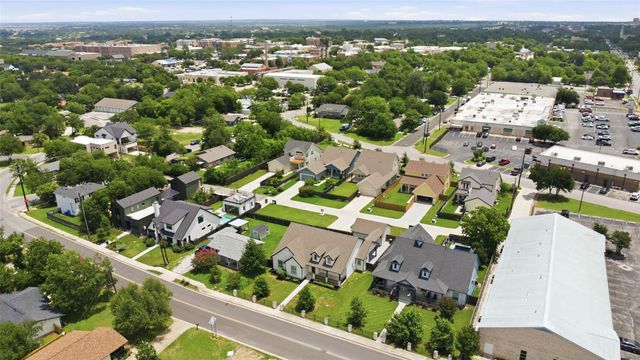1009 Scenic DR, Georgetown, TX 78626