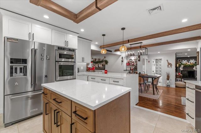 320 Clearview Lane, Massapequa, NY 11758