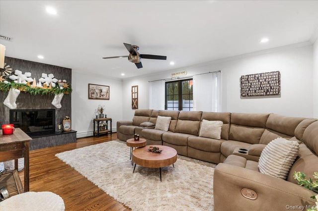 320 Clearview Lane, Massapequa, NY 11758