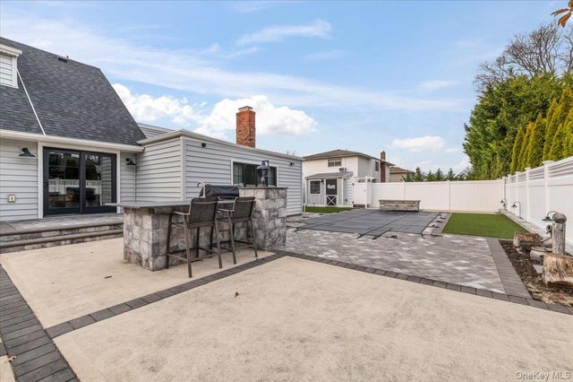 320 Clearview Lane, Massapequa, NY 11758