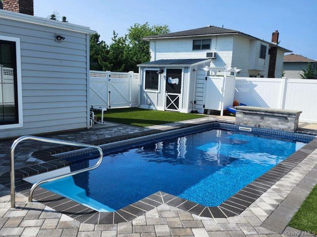 320 Clearview Lane, Massapequa, NY 11758