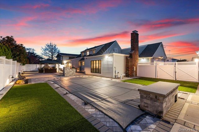 320 Clearview Lane, Massapequa, NY 11758