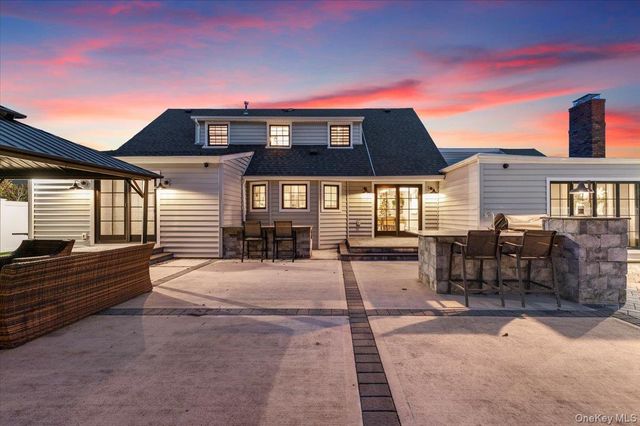 320 Clearview Lane, Massapequa, NY 11758