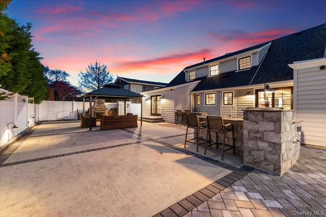 320 Clearview Lane, Massapequa, NY 11758