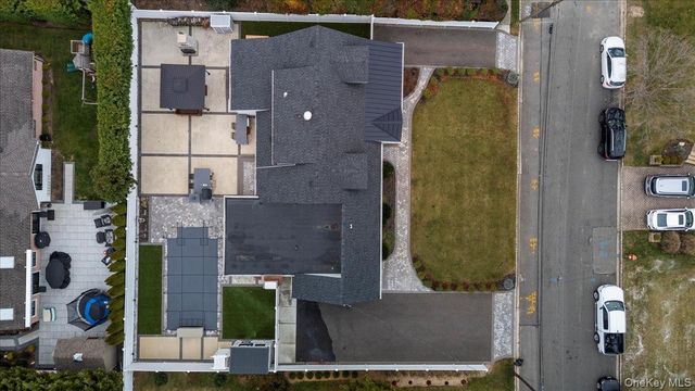 320 Clearview Lane, Massapequa, NY 11758