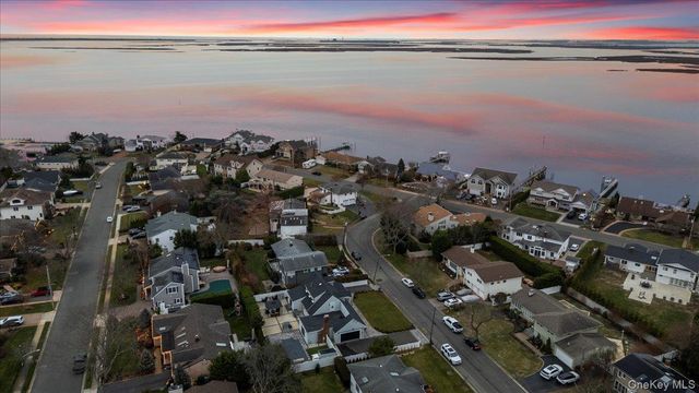 320 Clearview Lane, Massapequa, NY 11758