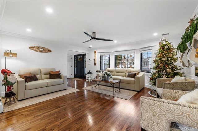 320 Clearview Lane, Massapequa, NY 11758