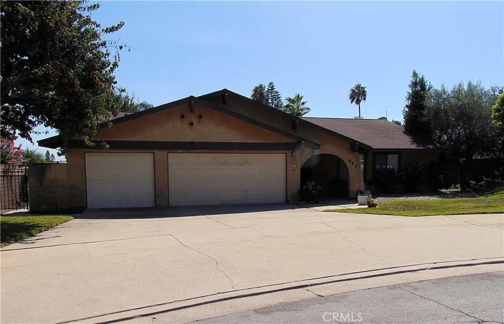 880 Kimberly Court, Upland, CA 91784
