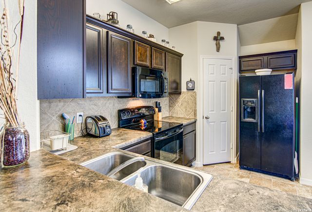 305 TERON DR, San Marcos, TX 78666