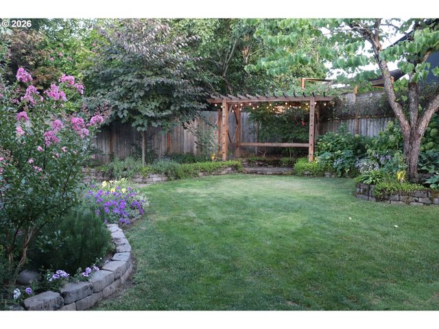 7680 Sw 182ND Pl, Beaverton, OR 97007