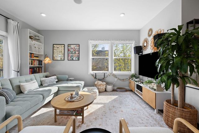 10 Ruthven Park U2, Boston, MA 02121