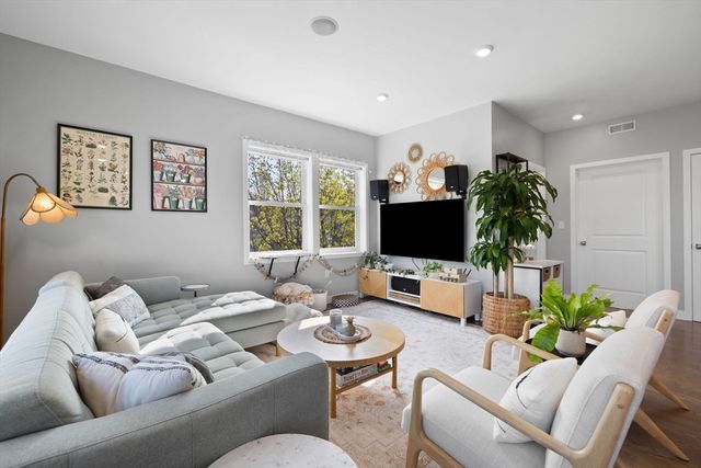 10 Ruthven Park U2, Boston, MA 02121