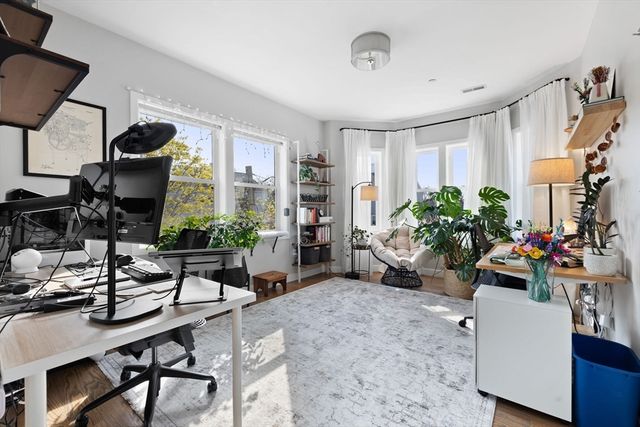 10 Ruthven Park U2, Boston, MA 02121