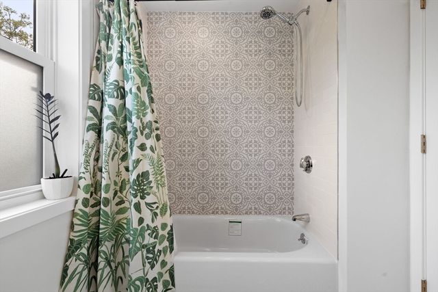 10 Ruthven Park U2, Boston, MA 02121