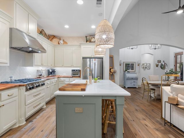 828 Royal Minister Boulevard, Lewisville, TX 75056