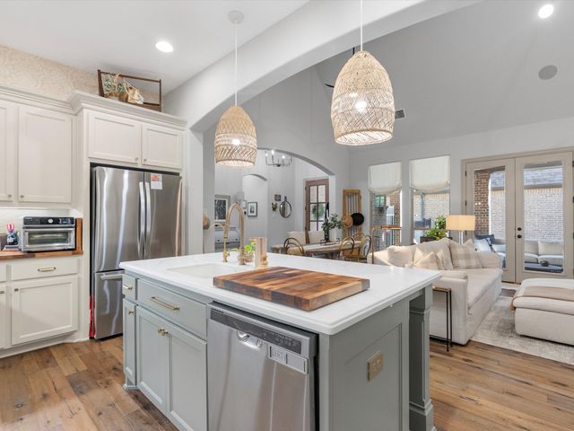 828 Royal Minister Boulevard, Lewisville, TX 75056