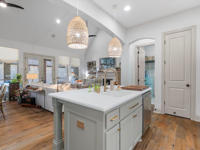 828 Royal Minister Boulevard, Lewisville, TX 75056