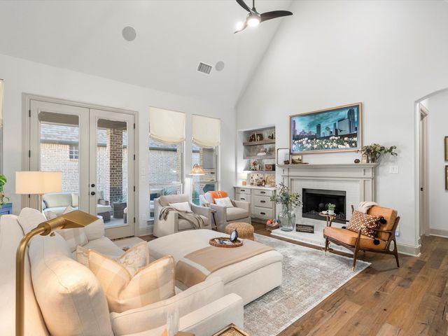 828 Royal Minister Boulevard, Lewisville, TX 75056