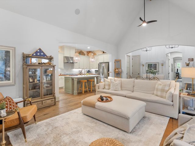 828 Royal Minister Boulevard, Lewisville, TX 75056