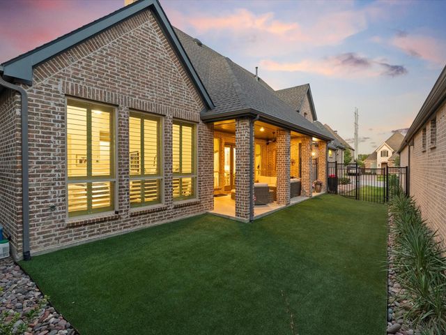 828 Royal Minister Boulevard, Lewisville, TX 75056