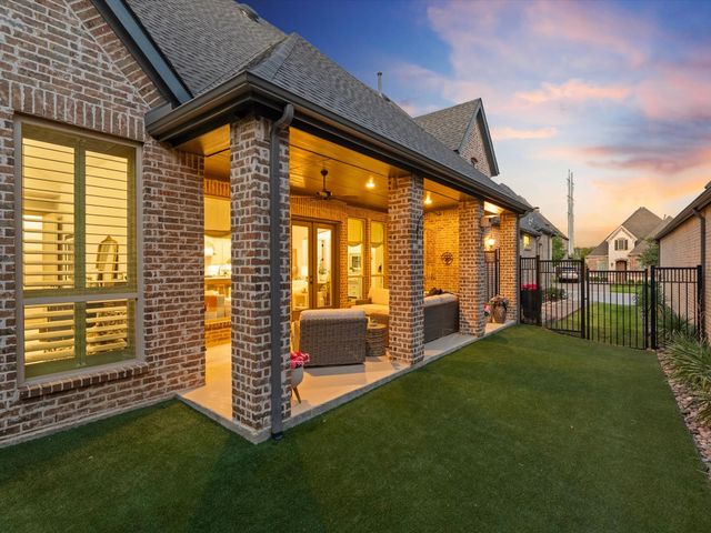 828 Royal Minister Boulevard, Lewisville, TX 75056