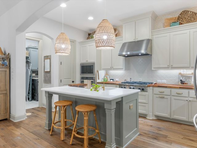 828 Royal Minister Boulevard, Lewisville, TX 75056