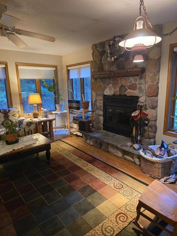 1129 Gale Avenue, Wisconsin Dells, WI 53965