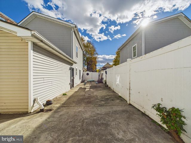 3951 ASPEN ST, Philadelphia, PA 19104