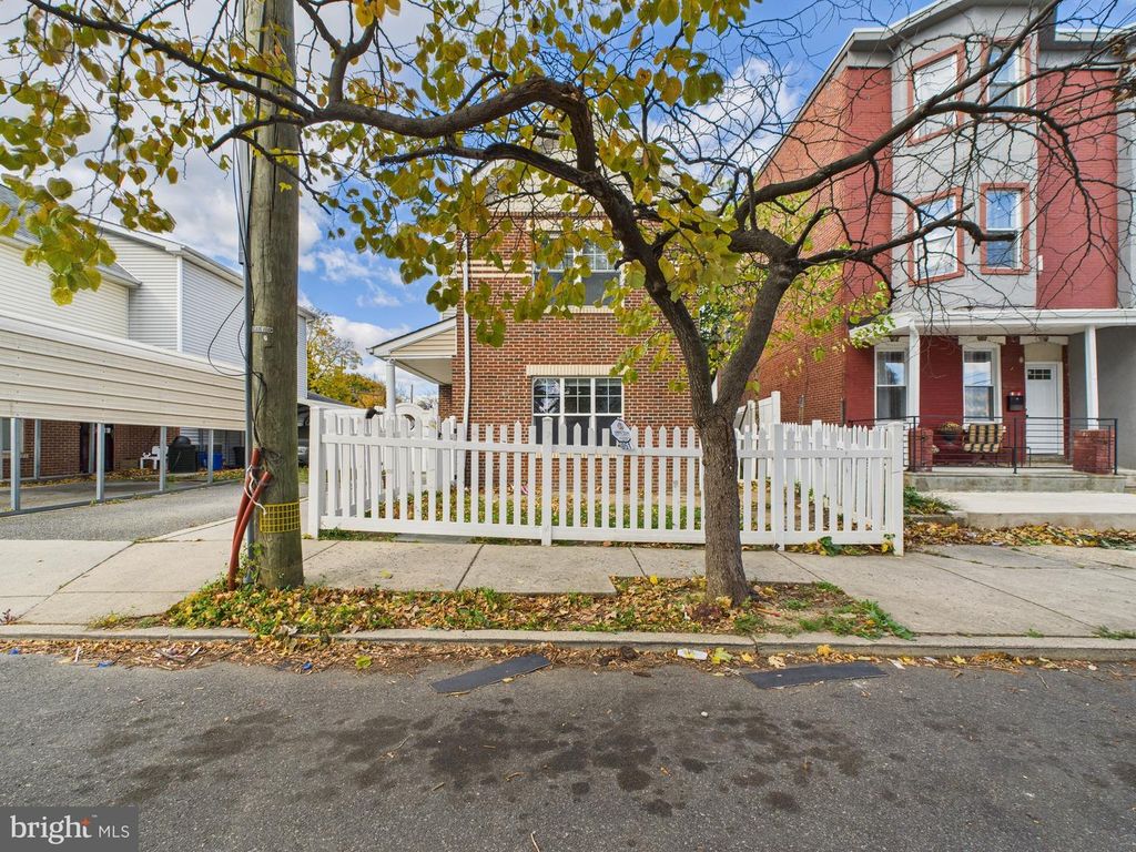 3951 ASPEN ST, Philadelphia, PA 19104