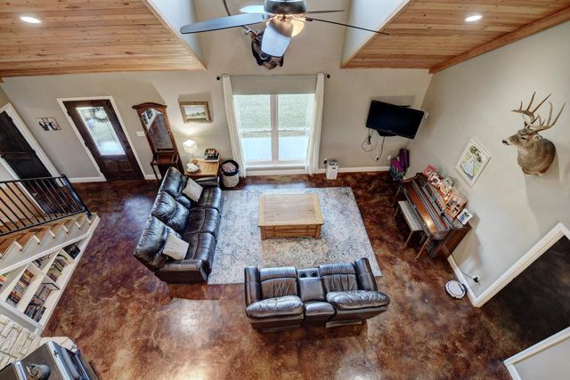 321 County Road 351a, Shiner, TX 77984