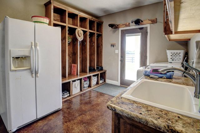 321 County Road 351a, Shiner, TX 77984