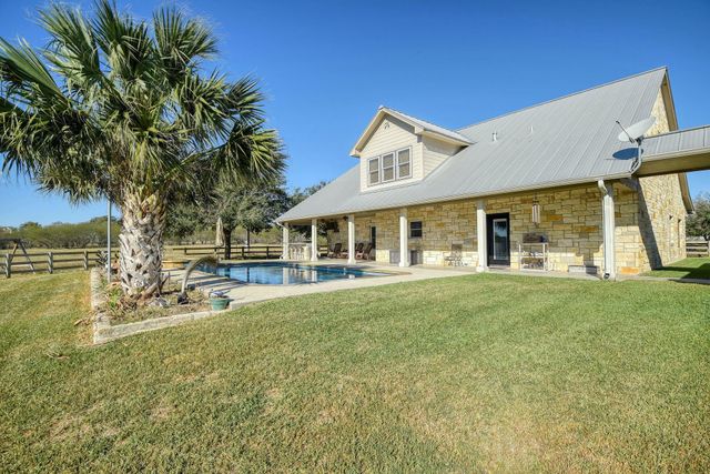 321 County Road 351a, Shiner, TX 77984
