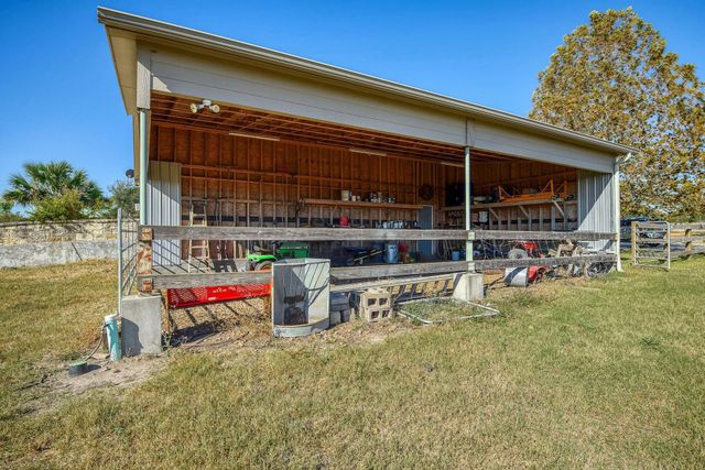 321 County Road 351a, Shiner, TX 77984