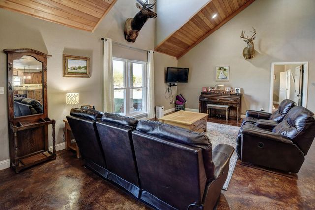 321 County Road 351a, Shiner, TX 77984