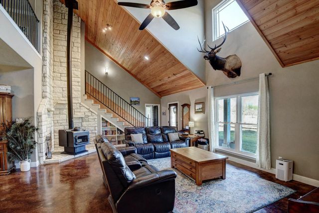 321 County Road 351a, Shiner, TX 77984