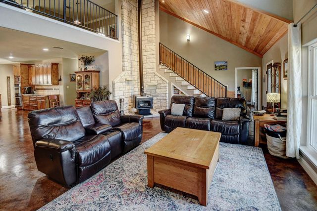 321 County Road 351a, Shiner, TX 77984