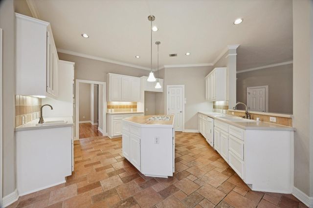 304 Scenic View Drive, Friendswood, TX 77546