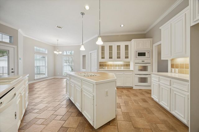 304 Scenic View Drive, Friendswood, TX 77546