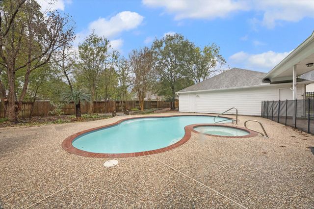 304 Scenic View Drive, Friendswood, TX 77546